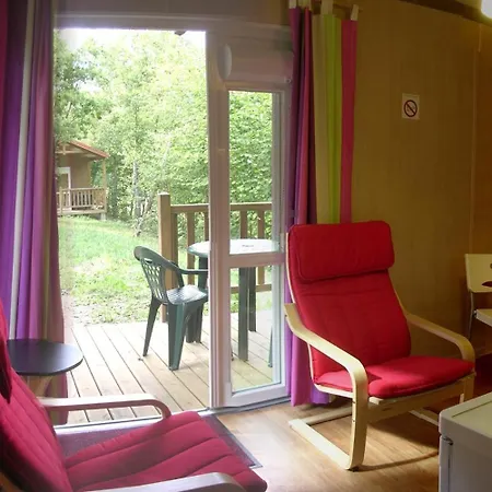 Campingplatz La Clairiere - Ecolieu De Lamothe-Fenelon